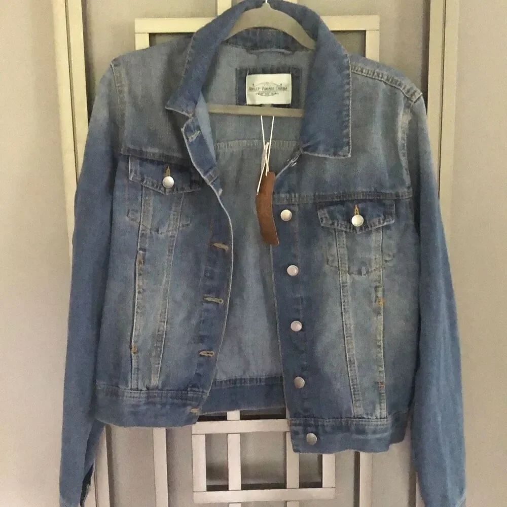 NWT Ashley Vintage Charm denim Jean jacket L￼